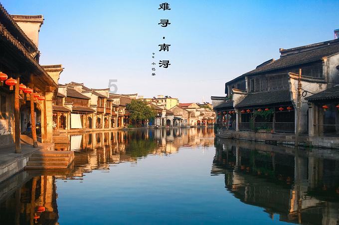 夏季热带海滩逃生